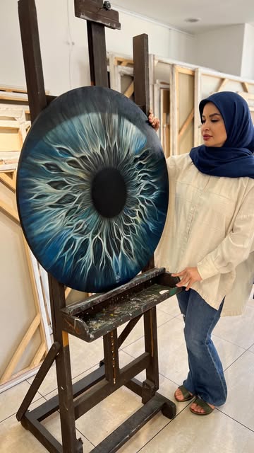 اثر “چشمهایش” با قطر ۸۰ و تکنیک رنگ و روغن